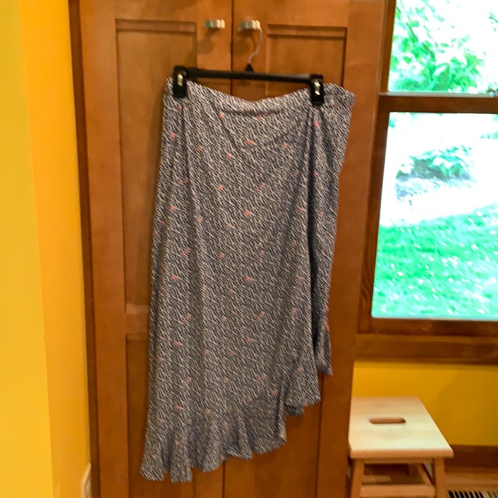 J Crew a symmetrical elastic band skirt